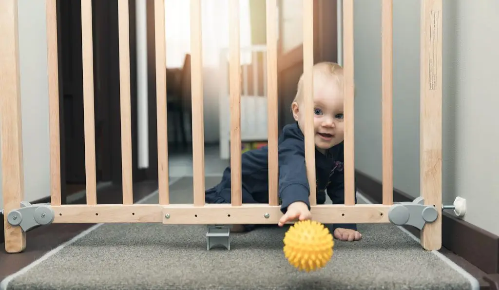 Best Baby Gates for Stairs with Banisters