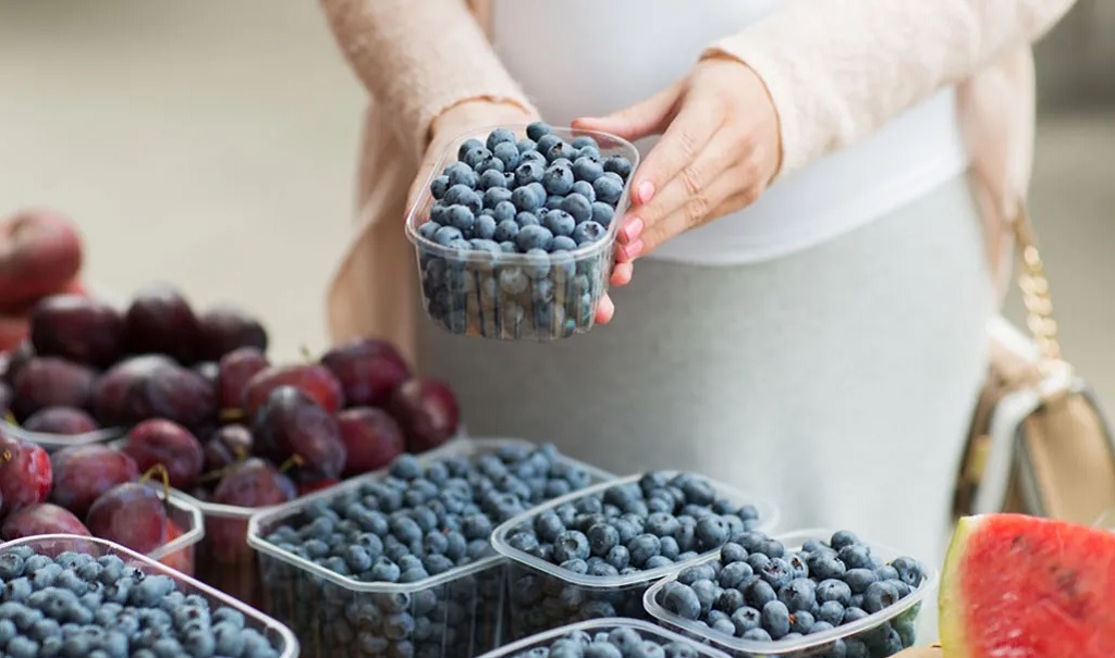 The Benefits of Eating Blueberries During Pregnancy